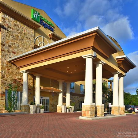 Holiday Inn Express & Suites Fredericksburg By Ihg Exteriör bild