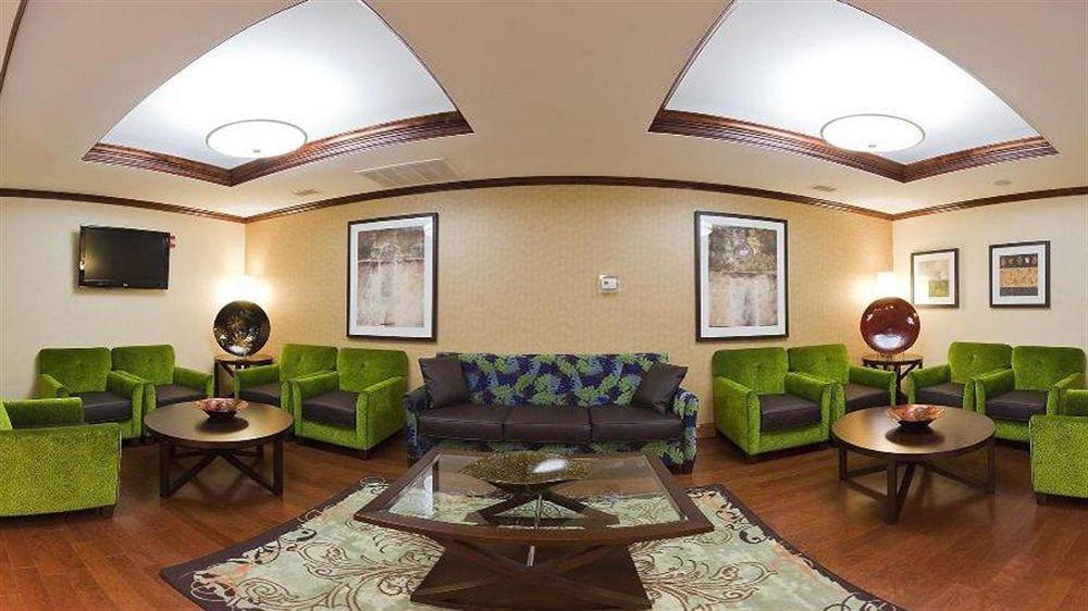Holiday Inn Express & Suites Fredericksburg By Ihg Exteriör bild