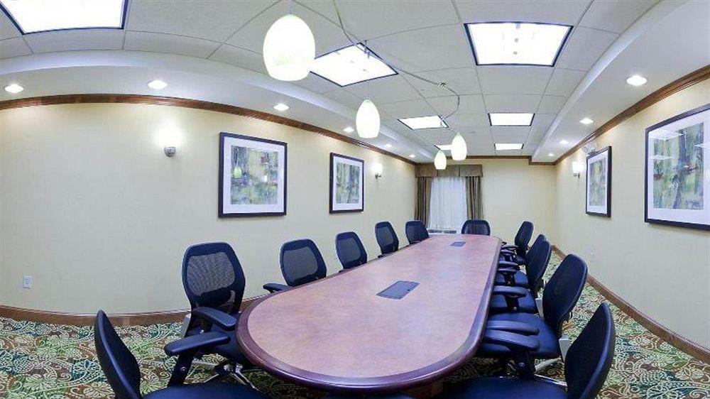 Holiday Inn Express & Suites Fredericksburg By Ihg Exteriör bild