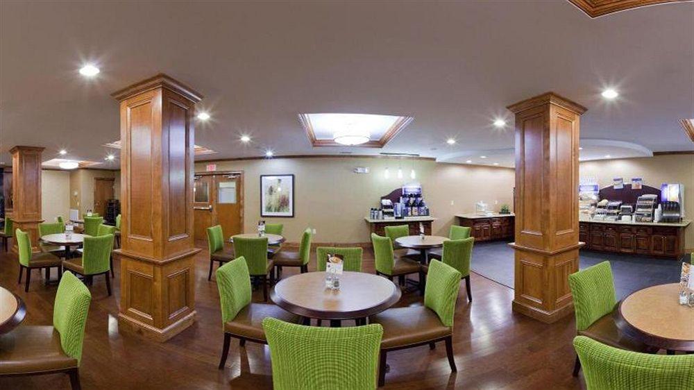 Holiday Inn Express & Suites Fredericksburg By Ihg Exteriör bild