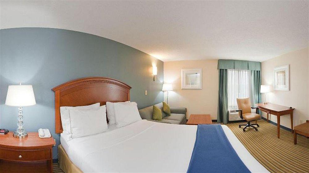 Holiday Inn Express & Suites Fredericksburg By Ihg Exteriör bild