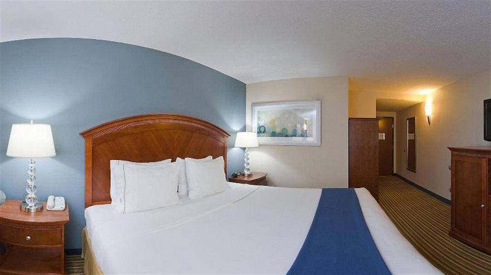 Holiday Inn Express & Suites Fredericksburg By Ihg Exteriör bild