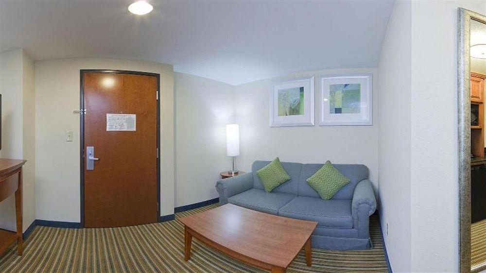 Holiday Inn Express & Suites Fredericksburg By Ihg Exteriör bild