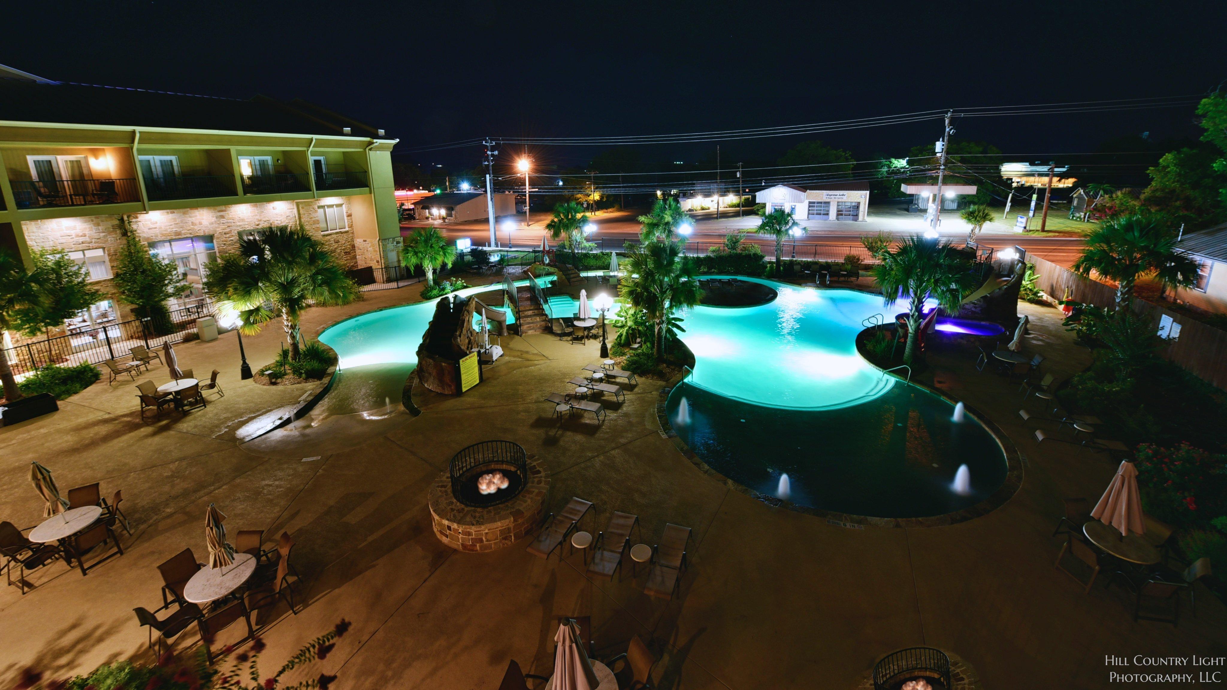 Holiday Inn Express & Suites Fredericksburg By Ihg Exteriör bild