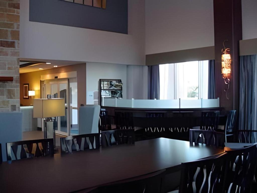 Holiday Inn Express & Suites Fredericksburg By Ihg Exteriör bild
