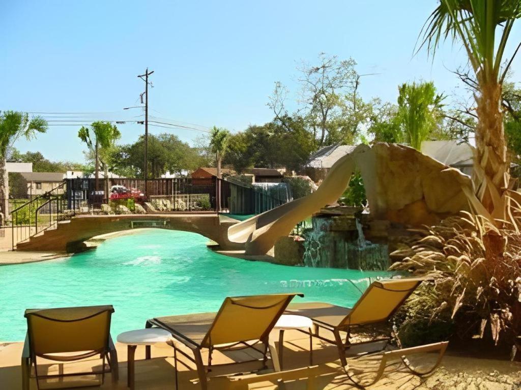 Holiday Inn Express & Suites Fredericksburg By Ihg Exteriör bild