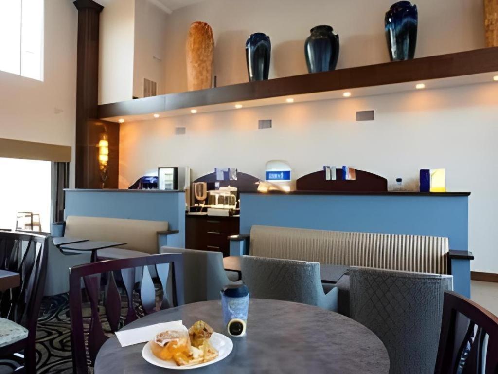 Holiday Inn Express & Suites Fredericksburg By Ihg Exteriör bild