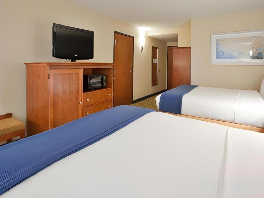 Holiday Inn Express & Suites Fredericksburg By Ihg Exteriör bild