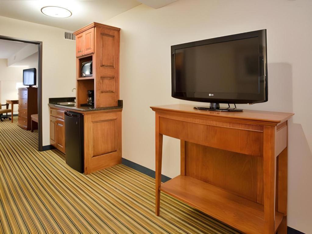 Holiday Inn Express & Suites Fredericksburg By Ihg Exteriör bild