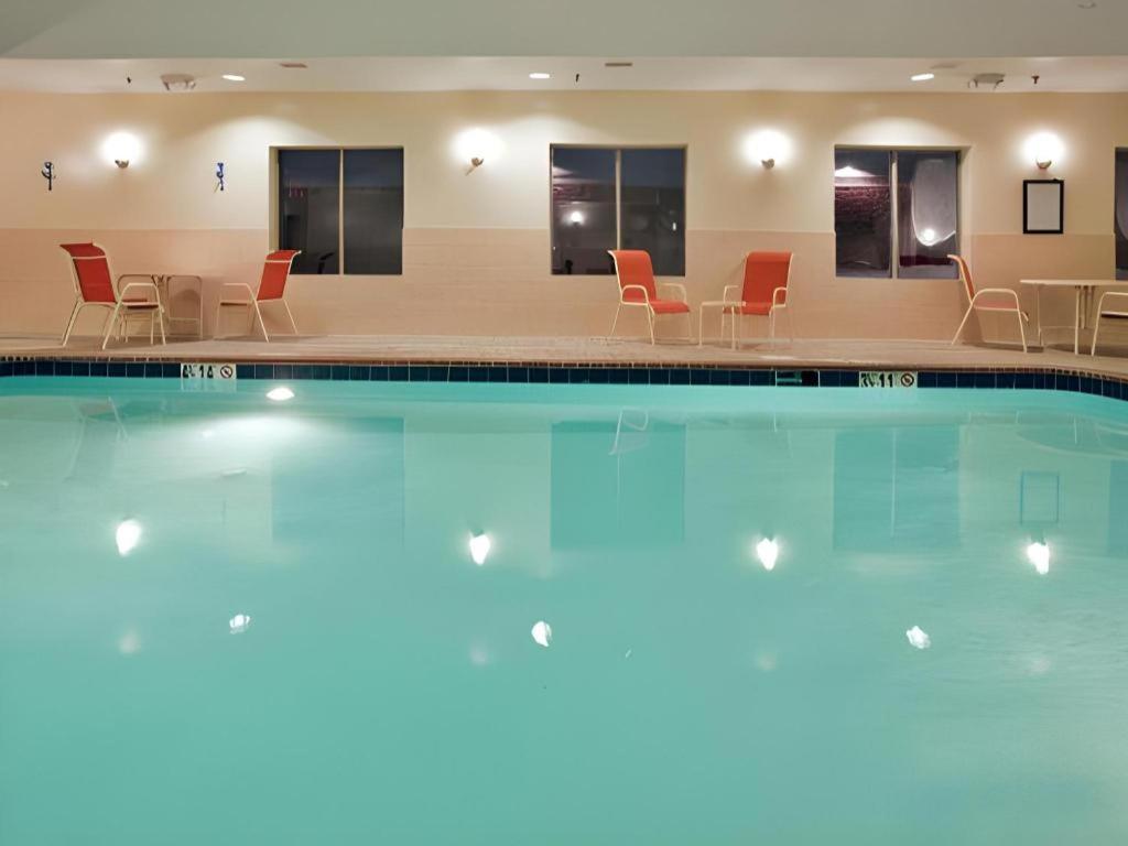 Holiday Inn Express & Suites Fredericksburg By Ihg Exteriör bild
