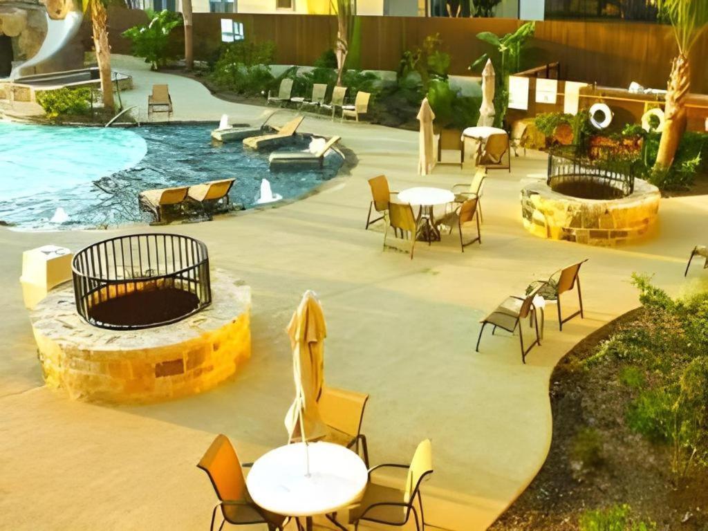 Holiday Inn Express & Suites Fredericksburg By Ihg Exteriör bild