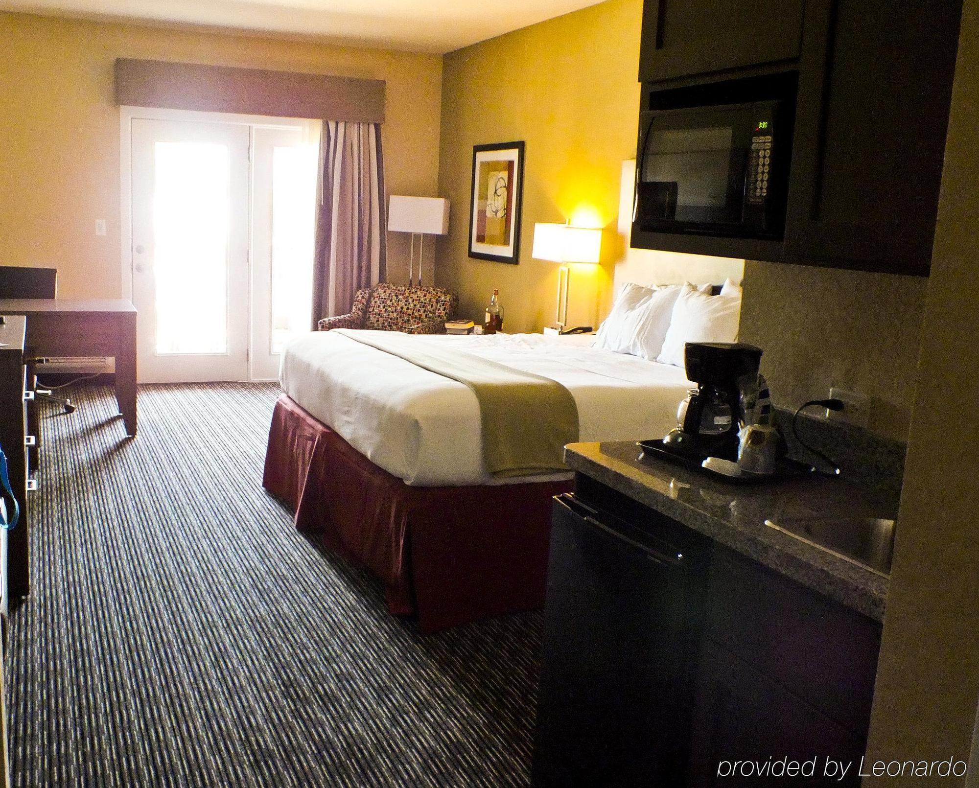 Holiday Inn Express & Suites Fredericksburg By Ihg Rum bild
